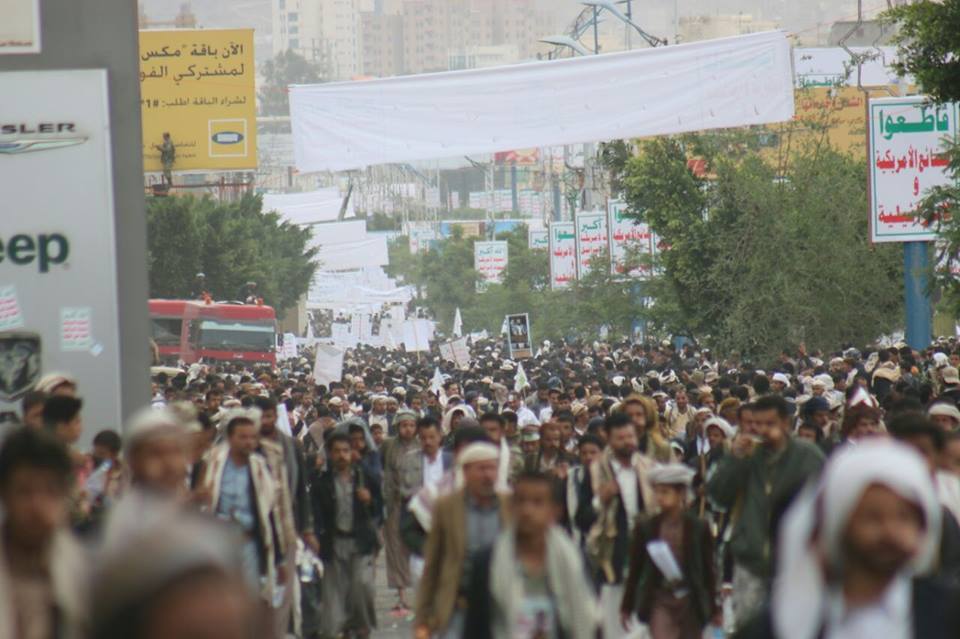 بالصور..سيول بشرية هائلة تلبية لدعوة زعيم الحوثيين بالغضب للأقصى