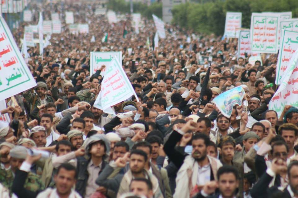 بالصور..سيول بشرية هائلة تلبية لدعوة زعيم الحوثيين بالغضب للأقصى