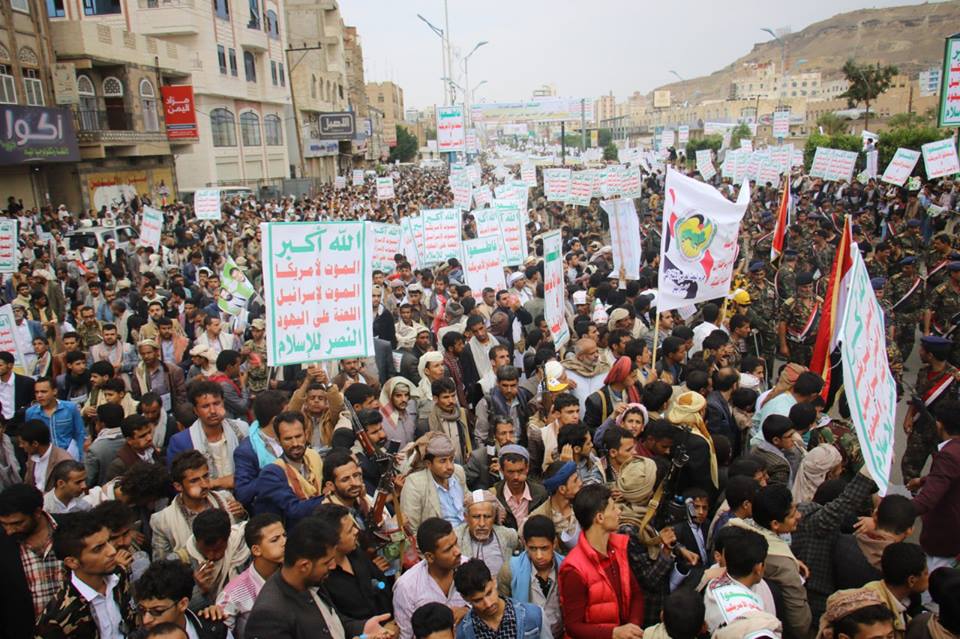بالصور..سيول بشرية هائلة تلبية لدعوة زعيم الحوثيين بالغضب للأقصى
