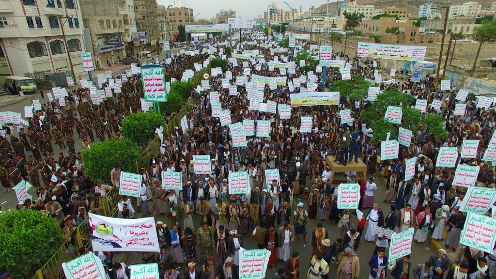 بالصور..سيول بشرية هائلة تلبية لدعوة زعيم الحوثيين بالغضب للأقصى