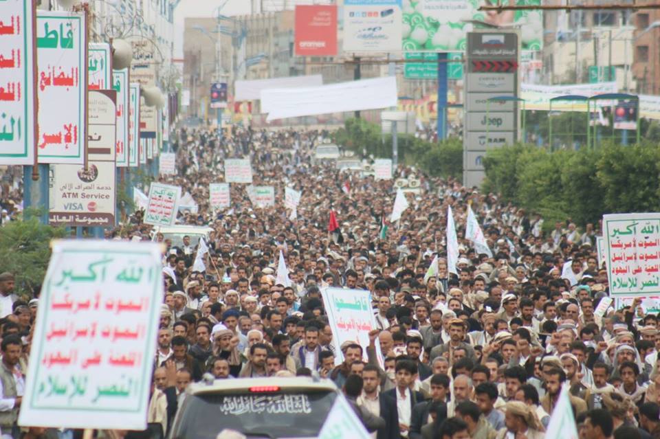 بالصور..سيول بشرية هائلة تلبية لدعوة زعيم الحوثيين بالغضب للأقصى