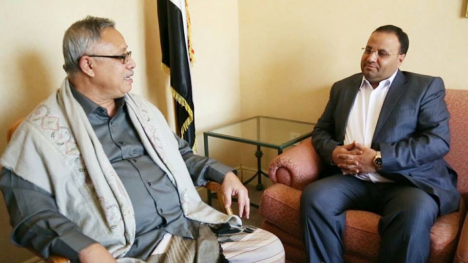 الحوثيون ينشرون صورة لرئيس حكومة صنعاء بعد شيوع أنباء عن اعتقاله اليمن